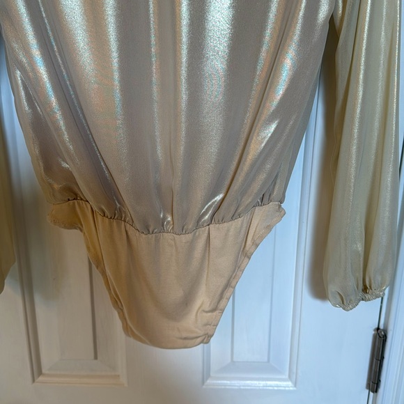 4S13NNA Champagne Metallic Bodysuit w/ Deep V-Neck, Puffed Sleeves & Sash - Picture 9 of 11